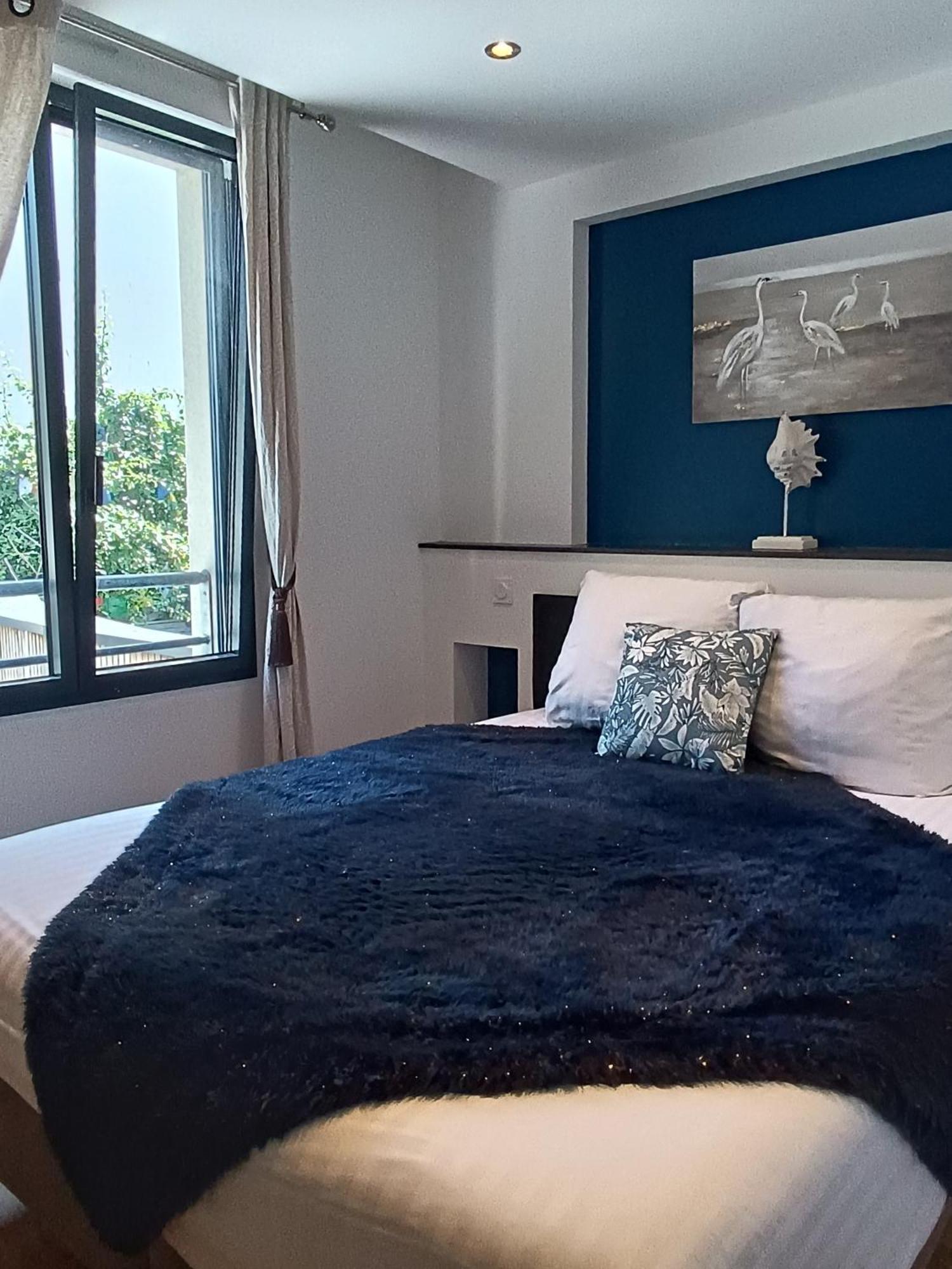 Les Suites De Bougainville Concarneau Rom bilde